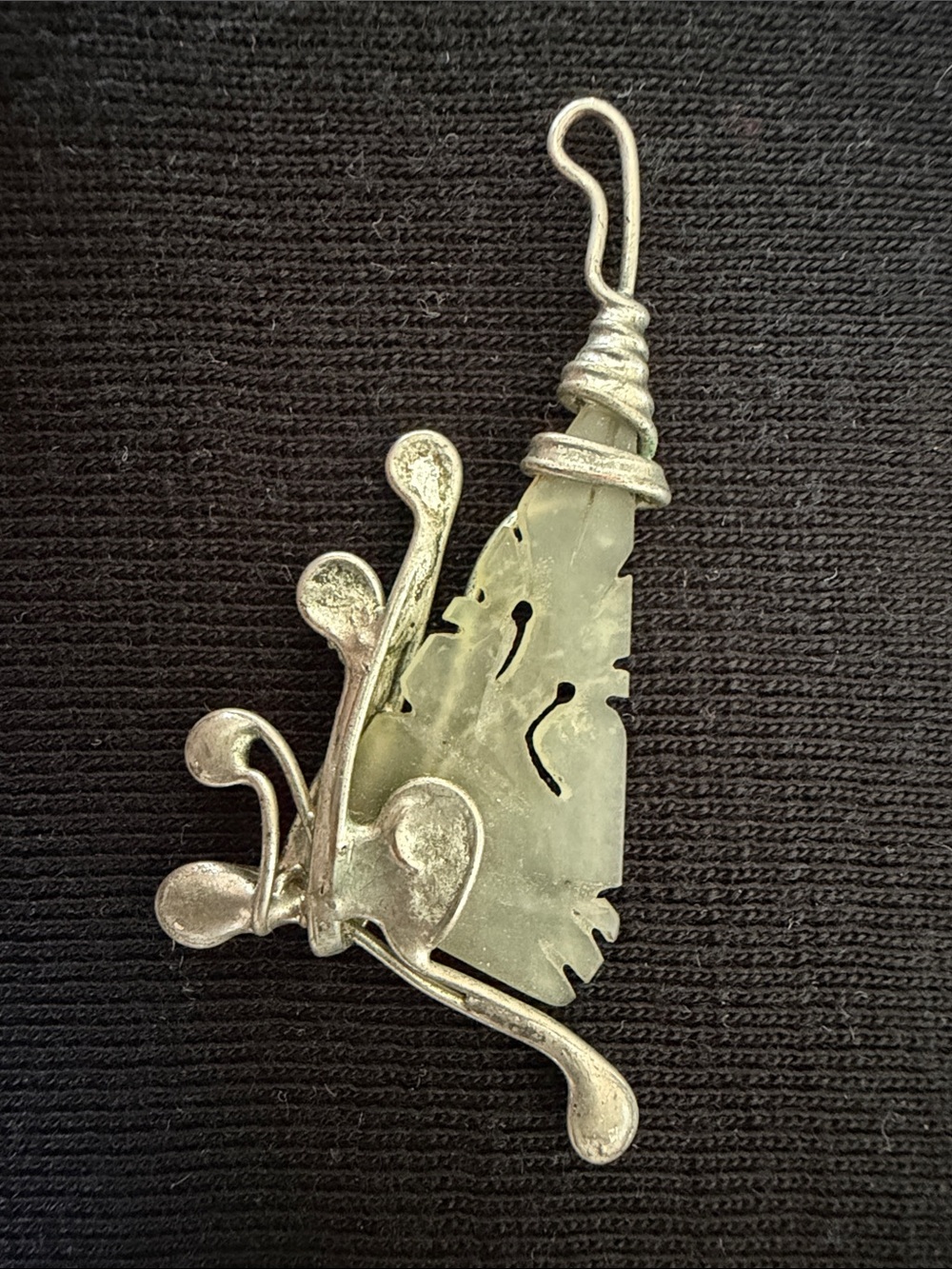 Vintage abstract artisan pendant w hand carved jadeite (?) gemstone